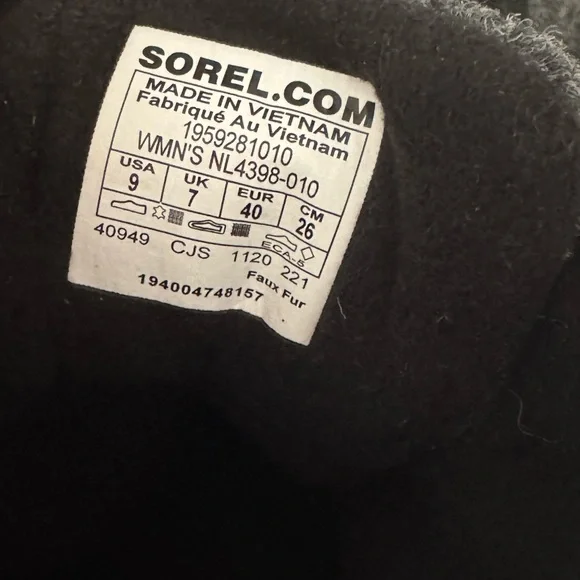 The Sorel Women's Kinetic RNEGD Caribou shoe is a waterproof sneaker-boot - Picture 6 of 9